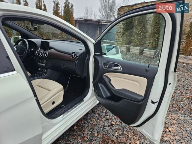 Білий Мерседес Б-клас, об'ємом двигуна 0 л та пробігом 179 тис. км за 9000 $, фото 70 на Automoto.ua