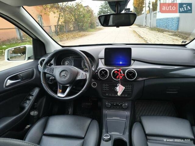 Белый Мерседес Б-класс, объемом двигателя 0 л и пробегом 120 тыс. км за 12500 $, фото 9 на Automoto.ua