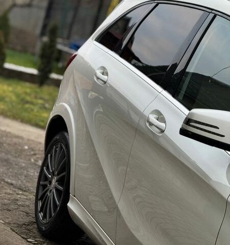 Белый Мерседес Б-класс, объемом двигателя 0 л и пробегом 117 тыс. км за 9950 $, фото 5 на Automoto.ua