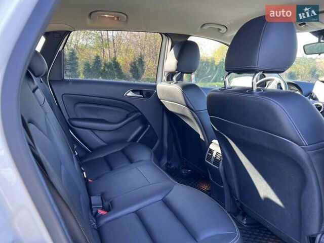 Белый Мерседес Б-класс, объемом двигателя 0 л и пробегом 92 тыс. км за 11900 $, фото 19 на Automoto.ua