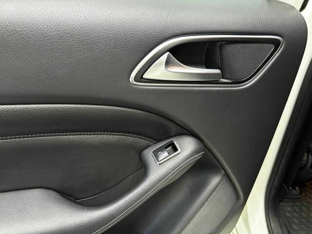 Білий Мерседес Б-клас, об'ємом двигуна 0 л та пробігом 120 тис. км за 11800 $, фото 17 на Automoto.ua