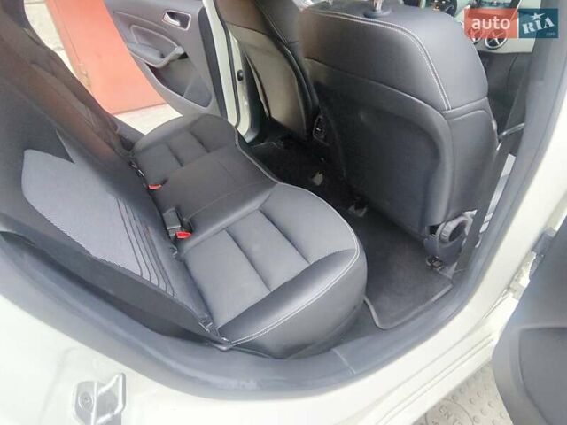 Белый Мерседес Б-класс, объемом двигателя 0 л и пробегом 60 тыс. км за 9999 $, фото 48 на Automoto.ua