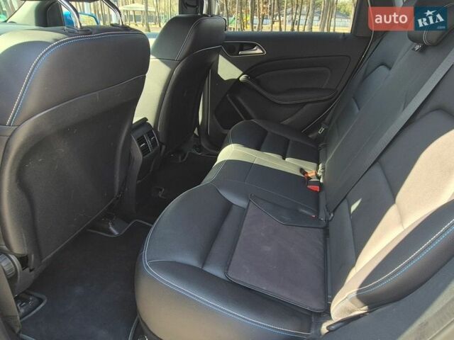 Белый Мерседес Б-класс, объемом двигателя 0 л и пробегом 62 тыс. км за 12000 $, фото 27 на Automoto.ua