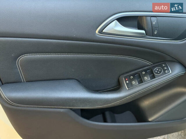 Білий Мерседес Б-клас, об'ємом двигуна 0 л та пробігом 70 тис. км за 10350 $, фото 24 на Automoto.ua