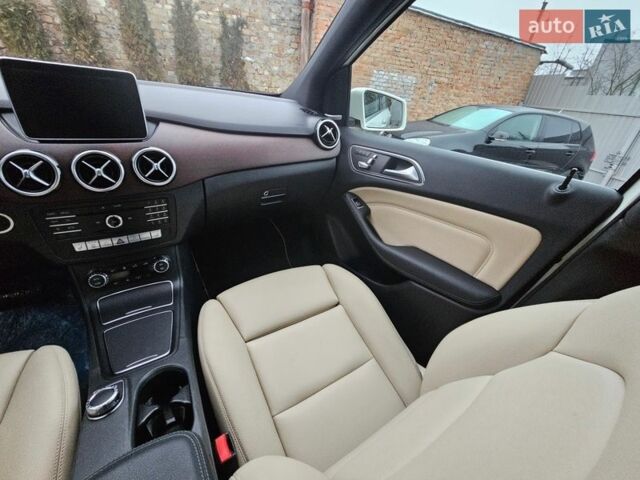 Білий Мерседес Б-клас, об'ємом двигуна 0 л та пробігом 179 тис. км за 9000 $, фото 64 на Automoto.ua