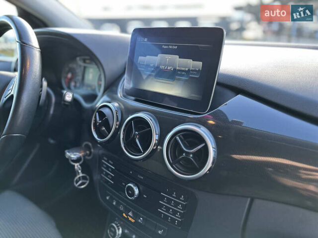 Білий Мерседес Б-клас, об'ємом двигуна 0 л та пробігом 63 тис. км за 11900 $, фото 25 на Automoto.ua