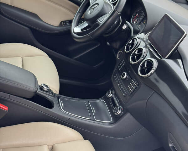 Білий Мерседес Б-клас, об'ємом двигуна 0 л та пробігом 118 тис. км за 9950 $, фото 47 на Automoto.ua