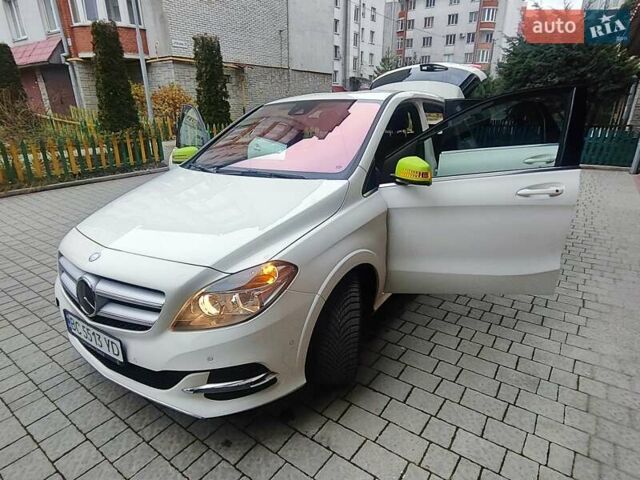 Белый Мерседес Б-класс, объемом двигателя 0 л и пробегом 60 тыс. км за 9999 $, фото 5 на Automoto.ua