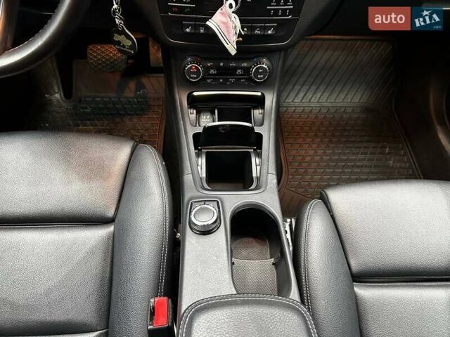 Белый Мерседес Б-класс, объемом двигателя 0 л и пробегом 120 тыс. км за 11800 $, фото 10 на Automoto.ua