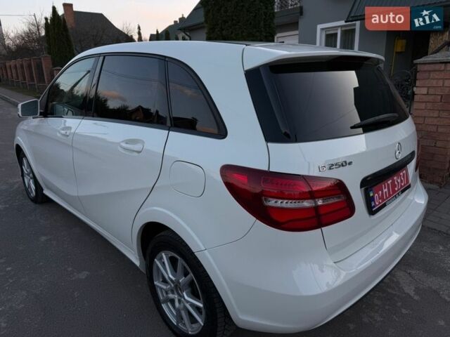 Белый Мерседес Б-класс, объемом двигателя 0 л и пробегом 91 тыс. км за 13000 $, фото 2 на Automoto.ua