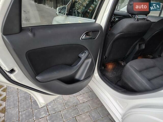 Белый Мерседес Б-класс, объемом двигателя 0 л и пробегом 85 тыс. км за 10500 $, фото 21 на Automoto.ua