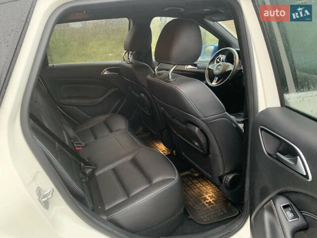 Белый Мерседес Б-класс, объемом двигателя 0 л и пробегом 99 тыс. км за 10350 $, фото 20 на Automoto.ua