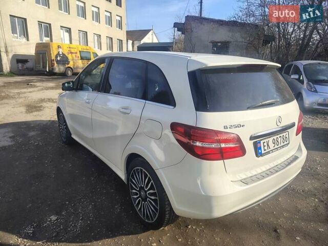 Белый Мерседес Б-класс, объемом двигателя 0 л и пробегом 117 тыс. км за 9850 $, фото 2 на Automoto.ua