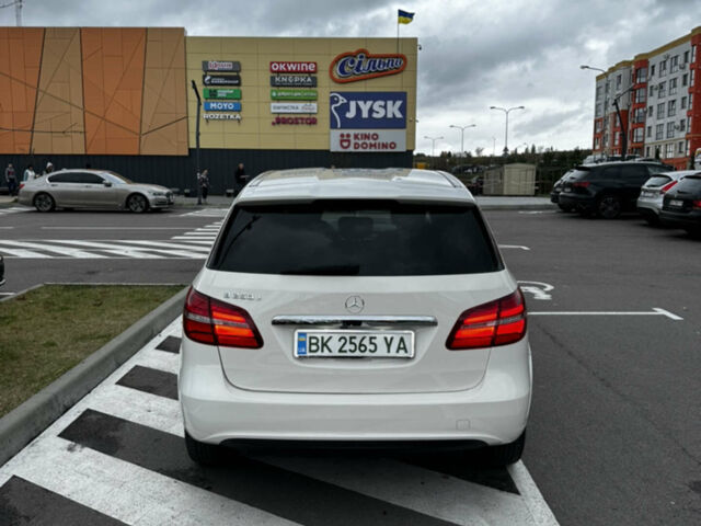 Белый Мерседес Б-класс, объемом двигателя 0 л и пробегом 127 тыс. км за 11600 $, фото 5 на Automoto.ua