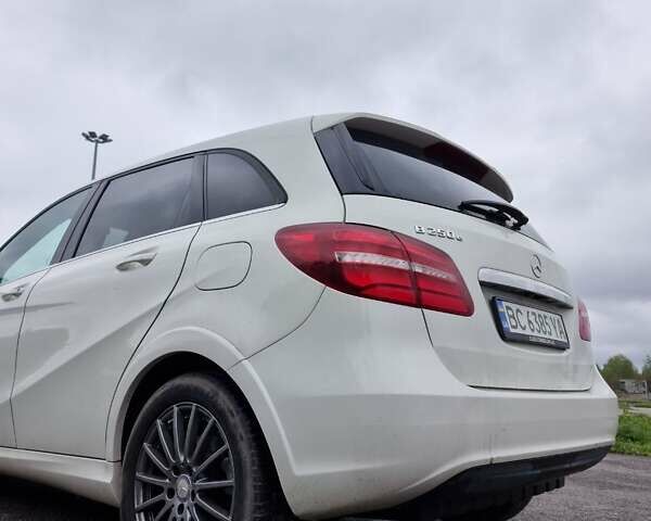 Белый Мерседес Б-класс, объемом двигателя 0 л и пробегом 92 тыс. км за 11900 $, фото 12 на Automoto.ua