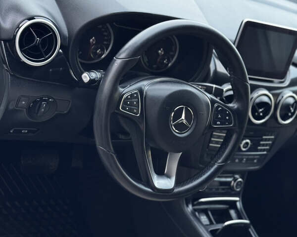 Белый Мерседес Б-класс, объемом двигателя 0 л и пробегом 117 тыс. км за 10550 $, фото 28 на Automoto.ua