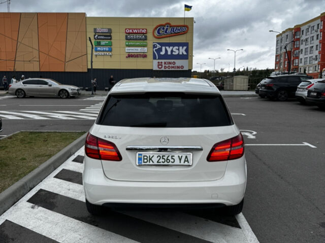 Белый Мерседес Б-класс, объемом двигателя 0 л и пробегом 120 тыс. км за 12100 $, фото 5 на Automoto.ua