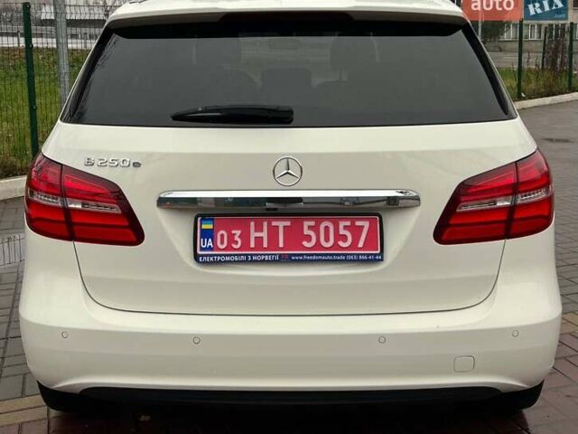 Белый Мерседес Б-класс, объемом двигателя 0 л и пробегом 96 тыс. км за 10999 $, фото 4 на Automoto.ua