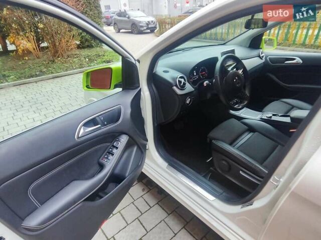 Белый Мерседес Б-класс, объемом двигателя 0 л и пробегом 60 тыс. км за 9999 $, фото 38 на Automoto.ua