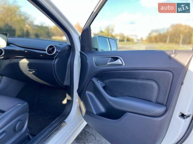 Белый Мерседес Б-класс, объемом двигателя 0 л и пробегом 92 тыс. км за 11900 $, фото 20 на Automoto.ua