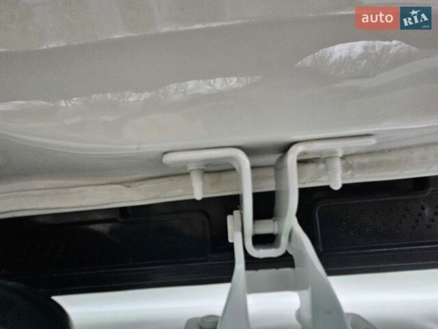 Білий Мерседес Б-клас, об'ємом двигуна 0 л та пробігом 179 тис. км за 9000 $, фото 44 на Automoto.ua