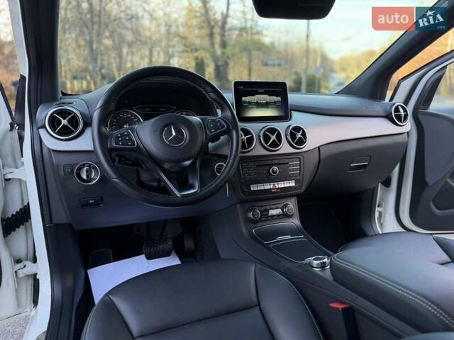 Белый Мерседес Б-класс, объемом двигателя 0 л и пробегом 90 тыс. км за 9800 $, фото 34 на Automoto.ua