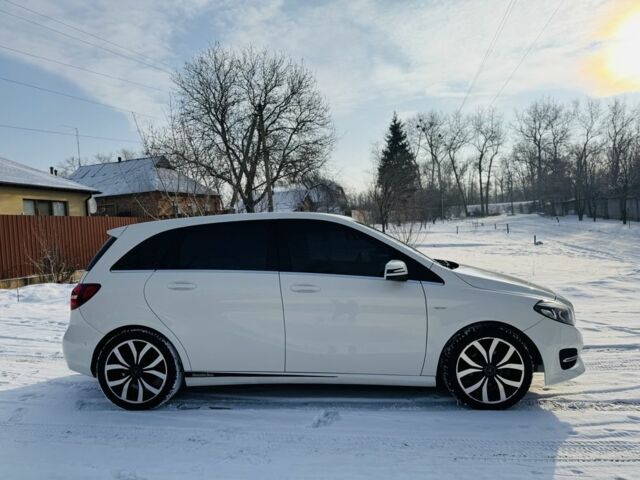 Белый Мерседес Б-класс, объемом двигателя 2.1 л и пробегом 67 тыс. км за 16300 $, фото 5 на Automoto.ua