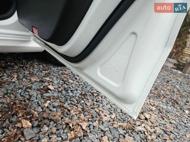 Білий Мерседес Б-клас, об'ємом двигуна 0 л та пробігом 179 тис. км за 9150 $, фото 73 на Automoto.ua