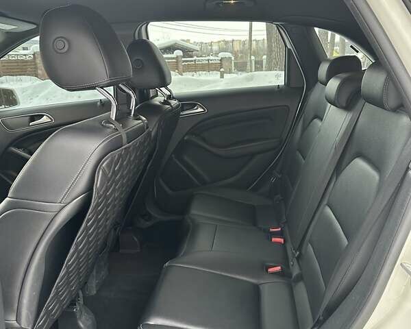 Белый Мерседес Б-класс, объемом двигателя 2.14 л и пробегом 339 тыс. км за 15100 $, фото 10 на Automoto.ua