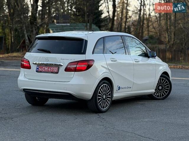 Белый Мерседес Б-класс, объемом двигателя 0 л и пробегом 90 тыс. км за 9800 $, фото 24 на Automoto.ua