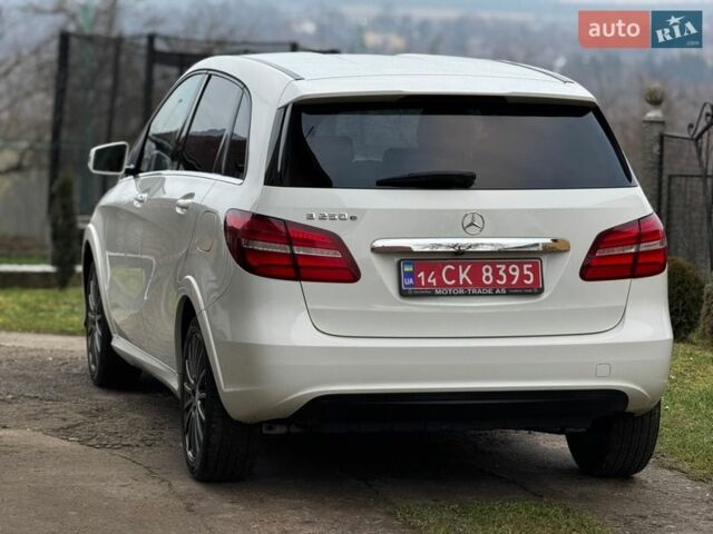 Белый Мерседес Б-класс, объемом двигателя 0 л и пробегом 117 тыс. км за 9950 $, фото 15 на Automoto.ua