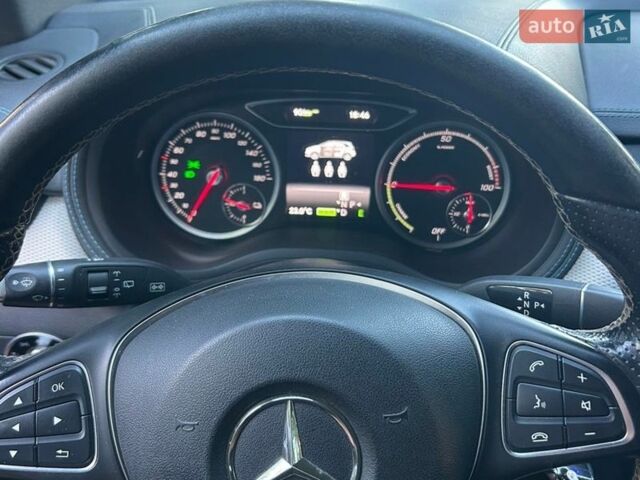 Белый Мерседес Б-класс, объемом двигателя 0 л и пробегом 126 тыс. км за 12000 $, фото 8 на Automoto.ua