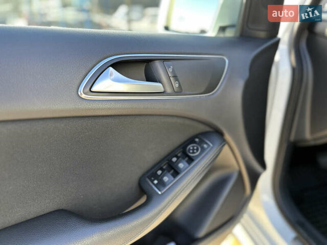 Білий Мерседес Б-клас, об'ємом двигуна 0 л та пробігом 63 тис. км за 11900 $, фото 19 на Automoto.ua