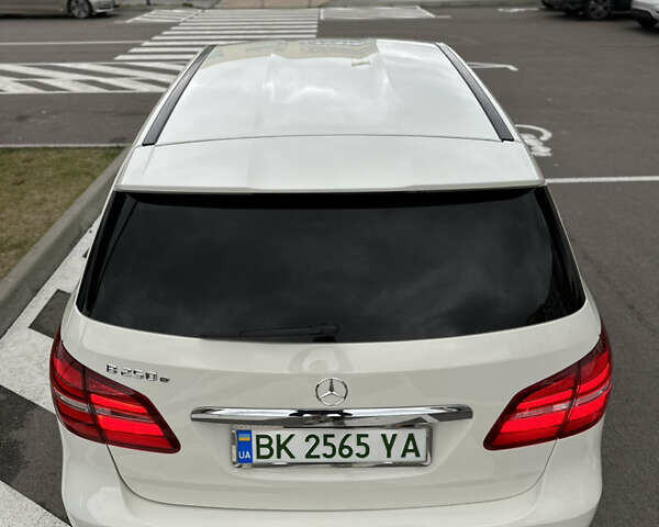 Белый Мерседес Б-класс, объемом двигателя 0 л и пробегом 120 тыс. км за 12100 $, фото 6 на Automoto.ua