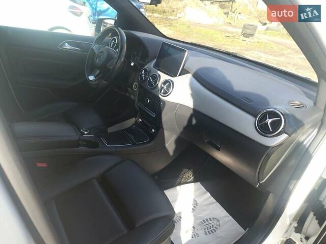 Белый Мерседес Б-класс, объемом двигателя 0 л и пробегом 117 тыс. км за 9850 $, фото 12 на Automoto.ua