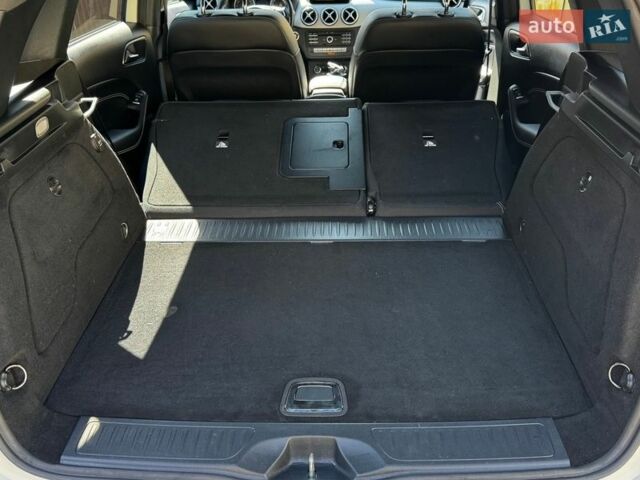 Белый Мерседес Б-класс, объемом двигателя 0 л и пробегом 124 тыс. км за 14000 $, фото 32 на Automoto.ua