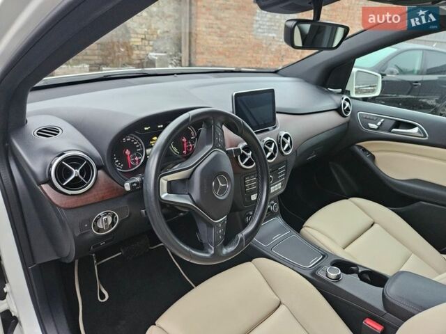 Білий Мерседес Б-клас, об'ємом двигуна 0 л та пробігом 179 тис. км за 9000 $, фото 80 на Automoto.ua