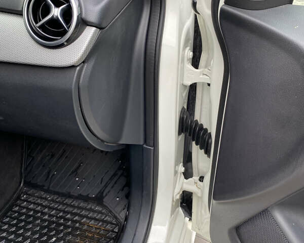 Белый Мерседес Б-класс, объемом двигателя 0 л и пробегом 122 тыс. км за 12550 $, фото 15 на Automoto.ua