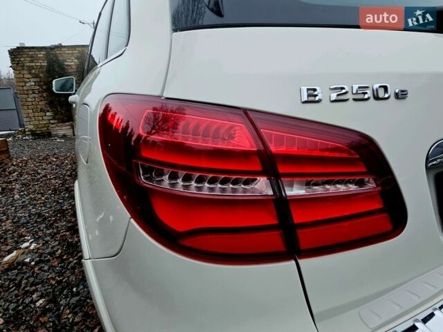 Білий Мерседес Б-клас, об'ємом двигуна 0 л та пробігом 179 тис. км за 9000 $, фото 30 на Automoto.ua