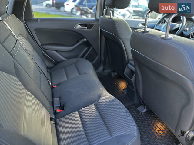 Білий Мерседес Б-клас, об'ємом двигуна 0 л та пробігом 63 тис. км за 11900 $, фото 21 на Automoto.ua