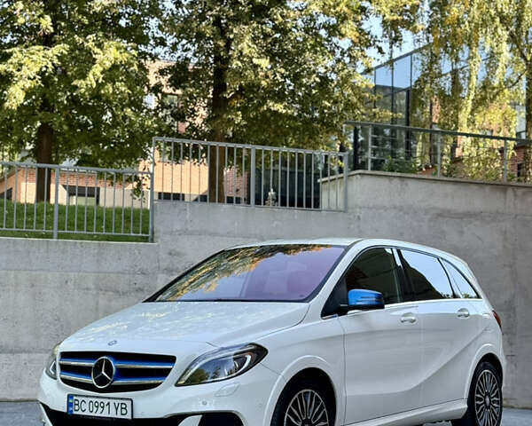 Мерседес Б-класс 2016 в Львове на Automoto.ua Белый Мерседес Б-класс, объемом двигателя 0 л и пробегом 75 тыс. км за 11900 $, фото 4 на Automoto.ua