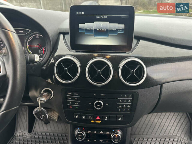 Білий Мерседес Б-клас, об'ємом двигуна 0 л та пробігом 54 тис. км за 10200 $, фото 14 на Automoto.ua