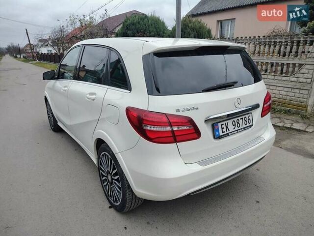 Білий Мерседес Б-клас, об'ємом двигуна 0 л та пробігом 112 тис. км за 9900 $, фото 6 на Automoto.ua