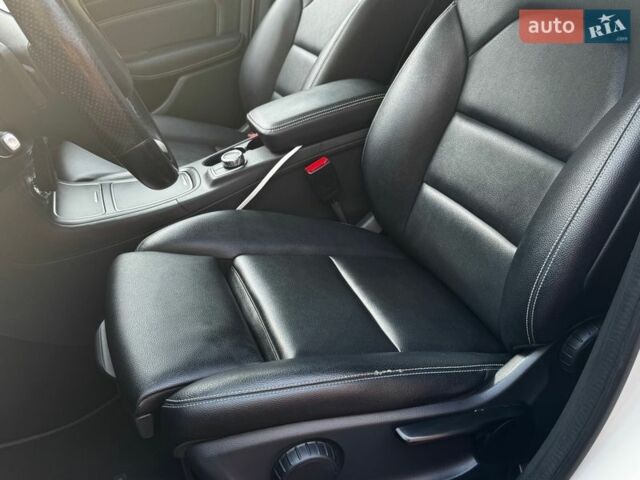 Белый Мерседес Б-класс, объемом двигателя 0 л и пробегом 124 тыс. км за 14000 $, фото 14 на Automoto.ua