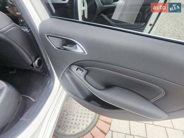 Белый Мерседес Б-класс, объемом двигателя 0 л и пробегом 60 тыс. км за 9999 $, фото 50 на Automoto.ua