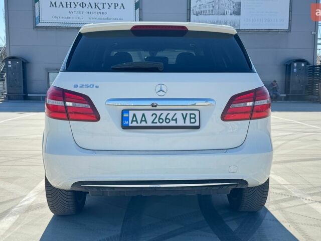 Білий Мерседес Б-клас, об'ємом двигуна 0 л та пробігом 125 тис. км за 12900 $, фото 5 на Automoto.ua