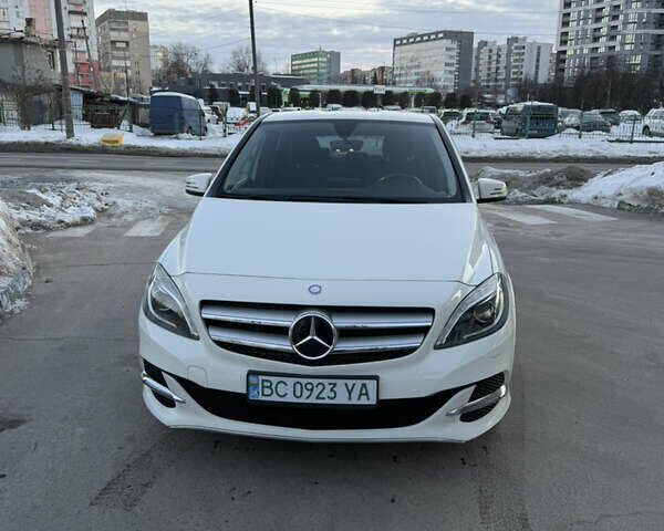 Белый Мерседес Б-класс, объемом двигателя 0 л и пробегом 117 тыс. км за 10200 $, фото 1 на Automoto.ua