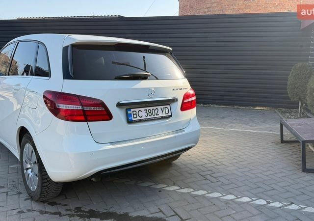 Білий Мерседес Б-клас, об'ємом двигуна 0 л та пробігом 94 тис. км за 12500 $, фото 9 на Automoto.ua