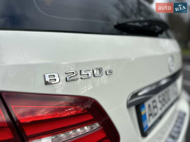 Белый Мерседес Б-класс, объемом двигателя 0 л и пробегом 40 тыс. км за 13750 $, фото 13 на Automoto.ua