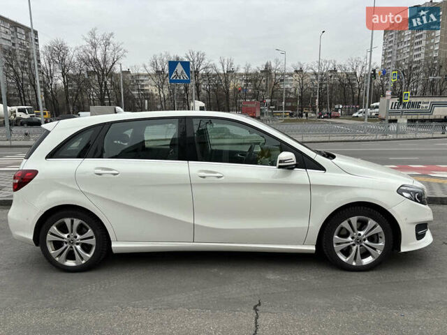 Белый Мерседес Б-класс, объемом двигателя 1.99 л и пробегом 60 тыс. км за 17200 $, фото 5 на Automoto.ua